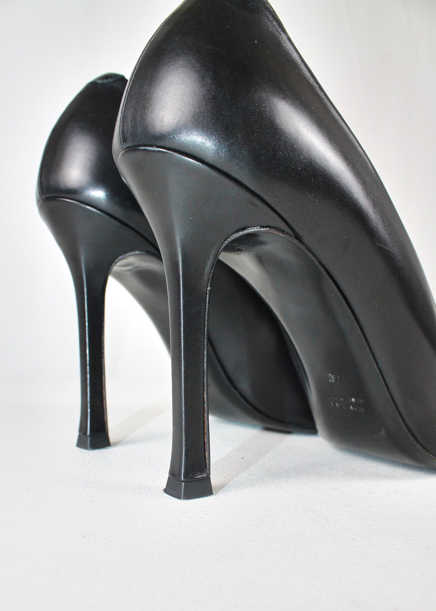 Erika Cavallini Asymmetric Pointed-Toe Pumps