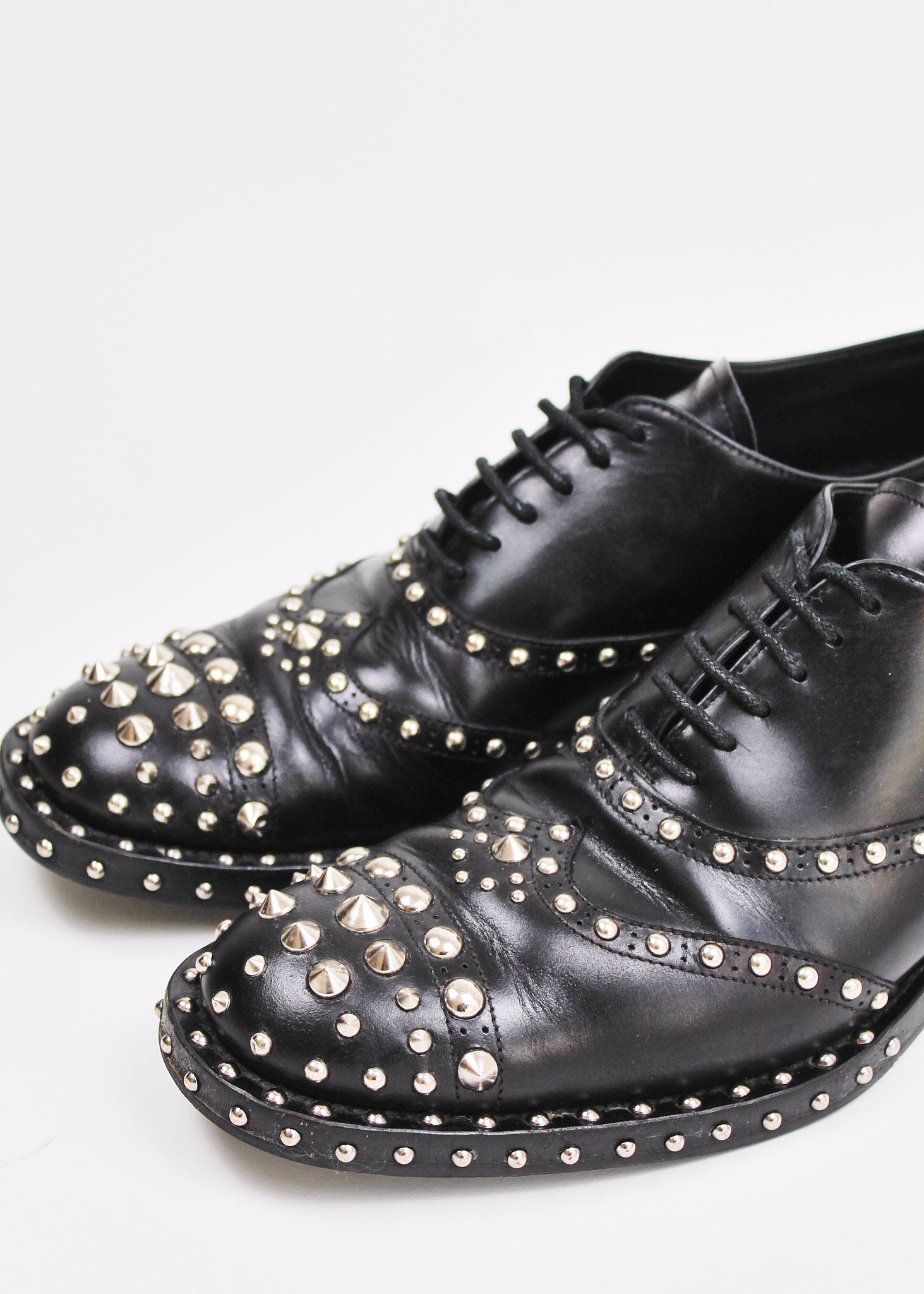 Prada Studded Oxford Shoes (FW 2012) (SIZE 41) – Repositório