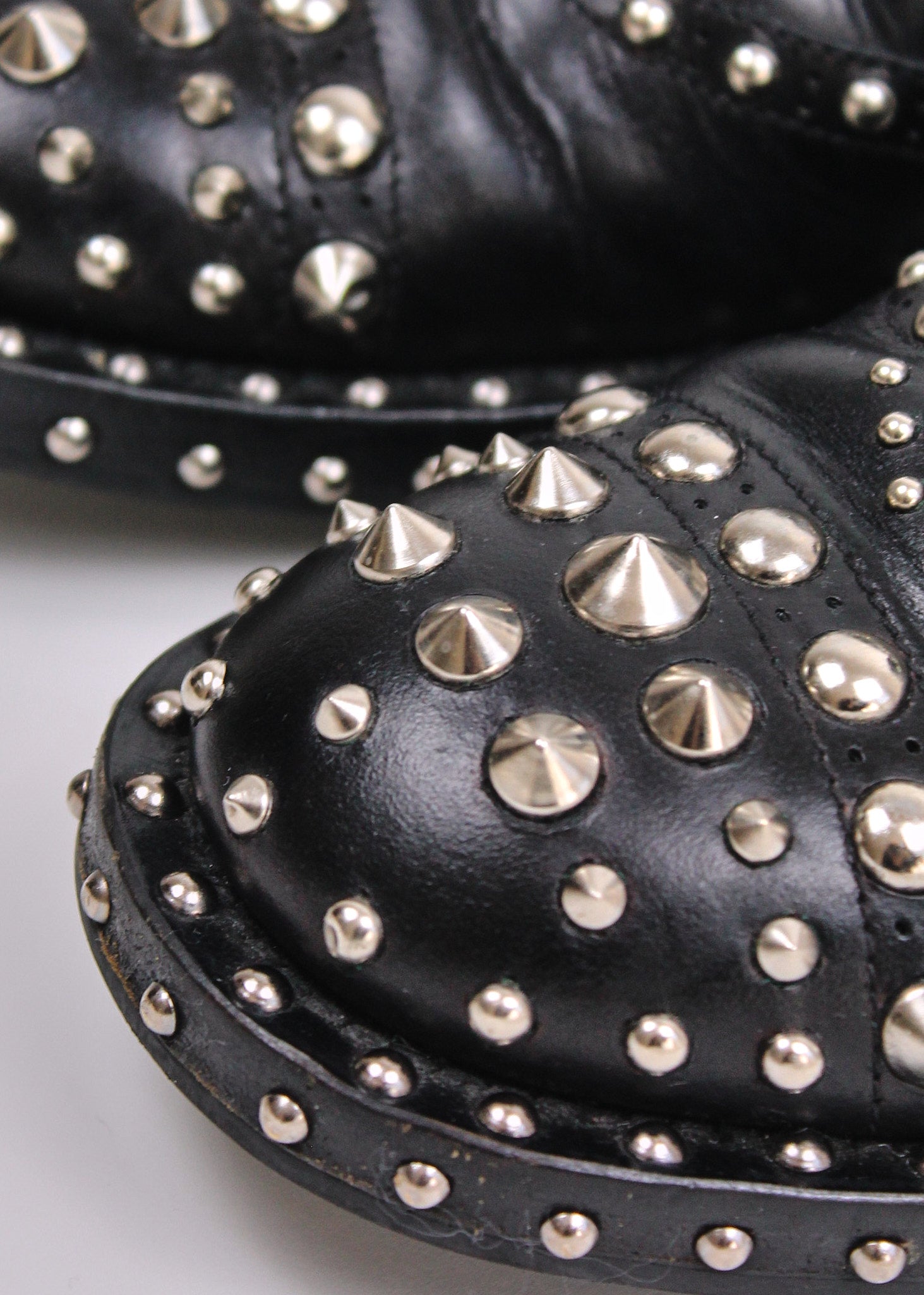 Prada Studded Oxford Shoes (FW 2012) (SIZE 41) – Repositório